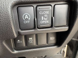 運転席で左側電動スライドドアを開閉操作ができます。