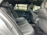 メルセデス・ベンツの定める厳しい基準をクリアしたお車のみをご案内させて頂きます。納車前整備はメーカー規定に基づき当店3Fの指定工場で入念に行なわれます。熟練のメカニックがお客様のお車を整備致します。