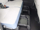置きラクボックスは、ついたてを上げて高さのある荷物を固定できるバスケットモードの機能が片手でセッティング可能になり、操作性が向上されています。