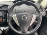 【純正革巻きステアリング】上質な革を使用することで、手にしっかり馴染みとても運転しやすいハンドルです♪