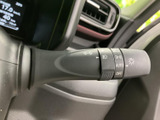 操作しやすい位置に配置されたウインカーレバー。オート機能も搭載で、快適な運転をサポートします。操作感もスムーズです。