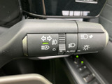 操作しやすい位置に配置され、直感的に操作できます。灯火類の操作もスムーズに行え、安全な運転をサポートします。細部までこだわったデザインも魅力です。
