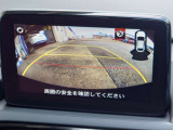 リアゲートの目立たない位置にバックカメラがあります。確認しづらい後方の障害物をバックモニターに表示されるのでより後方の視界の確保が可能です。