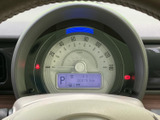 視認性の高いメーターが、運転に必要な情報を分かりやすく表示。走行状況を的確に把握でき、安全運転をサポートします。