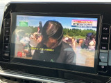 停車中には、TVの視聴でリラックス。長距離移動のお供に最適です。休憩時間にニュースや番組をチェックできますね。