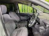 運転席シート廻りは使用感も少なく、良好な状態となっています。前オーナー様が丁寧に使っていたことがよくわかりますね。