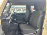 ドライバーの視界を妨げない、広々とした室内空間です。運転に必要な情報が、ひと目で確認できます。