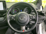 握りやすいステアリングで、快適なドライビングをサポート。操作性も高く、運転がより楽しくなります。