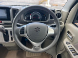 インテリアに合わせたデザインのステアリングは、運転される方のことも考え、運転しやすい形状、大きさです。是非一度、実際に触ってお確かめください。
