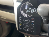 【オートエアコン】一度お好みの温度に設定すれば、車内の温度を検知し風量や温度を自動で調整。暑い&hellip;寒い&hellip;と何度もスイッチ操作をする必要はありません。快適な車内空間には必須の機能ですね♪