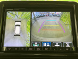 後退確認を支援するモニター画面です。駐車時の安全性を高め、狭い場所でも安心して車を操作できます。