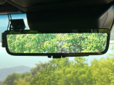 【デジタルインナーミラー】後席の大きな荷物や同乗者で後方が確認しづらい時でも安心!カメラが撮影した車両後方の映像をルームミラー内に表示。クリアな視界で状況の確認が可能です!