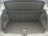 コンパクトながら十分な荷室空間を確保、広々ラゲージスペースです。