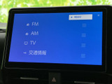 お気に入りの音楽をクリアな音質で楽しめます。多彩な音源に対応し、快適なドライブ空間を演出します。操作も簡単。