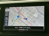 鮮明な地図表示で、目的地までスムーズに案内してくれます。渋滞情報もリアルタイムで確認でき、効率的なルート選択を支援します。