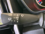 操作しやすい位置に配置されたウインカーレバー。スムーズな操作で、安全な車線変更をサポートします。直感的に操作できる設計です。