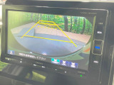 【バックカメラ】駐車時に後方がリアルタイム映像で確認できます。大型商業施設や立体駐車場での駐車時や、夜間のバック時に大活躍!運転スキルに関わらず、今や必須となった装備のひとつです!