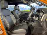 運転席シート廻りは使用感も少なく、良好な状態となっています。丁寧に使われていたことがよくわかりますね。