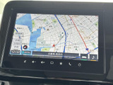 見やすい大型ディスプレイで、快適なドライブをサポート。先進の機能で、目的地までスムーズに案内してくれます。情報満載で便利です。