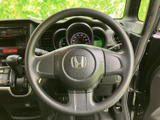 手に馴染む形状で、運転操作を快適にします。スムーズなハンドリングで、街乗りから長距離ドライブまで楽しめますよ。