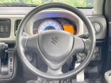 インテリアに合わせたデザインのステアリングは、運転される方のことも考え、運転しやすい形状、大きさです。是非一度、実際に触ってお確かめください。