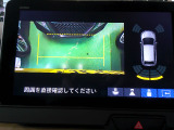 バックカメラの画像です。ガイドラインがスムースな車庫入れをサポートいたします。車庫入れの安心感がアップしますね。