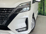 【LEDヘッドライト】悪天候や夜間走行時も良好な視界を確保し安心して運転できる高輝度LEDヘッドライトを装備!点灯速度が早く、消費電力も抑えられています。