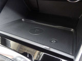 【ワイヤレス充電】コード不要のワイヤレス充電が装備されています。一部対応していない機種もございます。