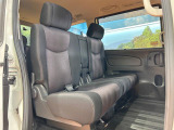 後部座席も気になるようなキズ・汚れやへたり等、大きなダメージはなく、良好な状態です。