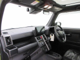 ダイハツのお店では、ダイハツ車を知り尽くしたプロフェッショナルが、専用の診断機器を使って各システムを点検しております。