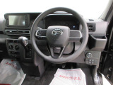 たとえばダイハツのお店にある、たくさんのスマアシ搭載車は、正常に作動する事をしっかり確認します。