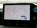 DCM(専用通信機)を装備したコネクティッドナビです。なお無償でのご利用期間は限定(令和10年6月まで)されています。詳しくは営業スタッフにお問い合わせください。
