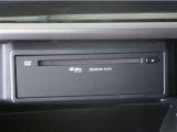 車内でCD DVDのメディアが楽しめます。