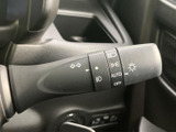 操作しやすい位置に配置されたウインカーレバー。確実な操作感で、安全な車線変更をサポートします。スムーズな運転に貢献します。