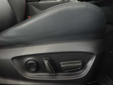 パワーシート搭載。微妙な調整が手軽にでき、ピッタリのポジションで運転することが可能です。
