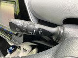 雨の日も安心のワイパーレバー。視界をクリアに保ち、安全な運転をサポートします。操作も簡単で便利です。