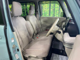 運転席シート廻りは使用感も少なく、良好な状態となっています。前オーナー様が丁寧に使っていたことがよくわかりますね。