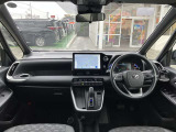 【運転席・インパネまわり】ハンドル・シート・フロアーなど隅々までプロによるクリーニング済み☆彡キレイな車内でドライブが一層快適にお楽しみいただけます!!