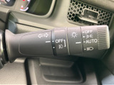 操作しやすいウインカーレバー。スムーズな操作で、安全な車線変更をサポートします。直感的な操作性で、運転に集中できます。
