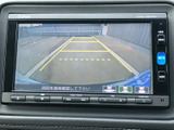後方確認をサポートするモニター画面です。狭い道や駐車時にも、安全性を高める機能として役立ちます。