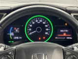 【メーターまわり】ドライバーから見やすい位置にあって安全運転に寄与します。マルチインフォメーションディスプレイでは、クルマに関する情報の確認はもちろん、各種安全機能・装備のON/OFFも設定可能。