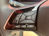 ステアリングスイッチ付きのハンドル!運転に支障をきたすことなくナビ操作が可能です!!