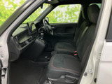 運転しやすい視点と、操作しやすい配置が魅力。スムーズなドライビングをサポートする空間です。