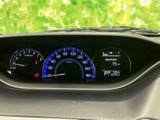 視認性の高いメーター類は、運転に必要な情報を的確にドライバーに伝えます。走行状況を常に把握し、安全運転をサポートします。情報表示も見やすいです。