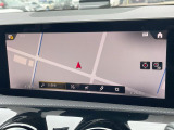 ●純正ナビ:一体感のあるナビは、高級感ある車内を演出してくれます。オーディオ機能も充実しておりますので、運転もより楽しめます♪