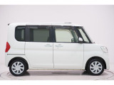 県内13店舗にて常時500台以上ダイハツ車を展示中です。見て、触って、納得のいく一台をぜひ見つけてください。