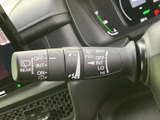 雨天時でもクリアな視界を確保。ワイパーの操作は、直感的に行えるので、運転に集中できます。