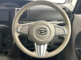 インテリアに合わせたデザインのステアリングは、運転される方のことも考え、運転しやすい形状、大きさです。是非一度、実際に触ってお確かめください。