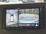 【マルチテレインモニター】車のフロントやサイドのカメラ画像を同時にモニター表示することで、悪路や狭い道を走行時でも周囲の状況確認ができ安心!本格SUVにうれしい装備です♪