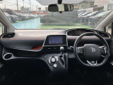 【運転席・インパネまわり】ハンドル・シート・フロアーなど隅々までプロによるクリーニング済み☆彡キレイな車内でドライブが一層快適にお楽しみいただけます!!